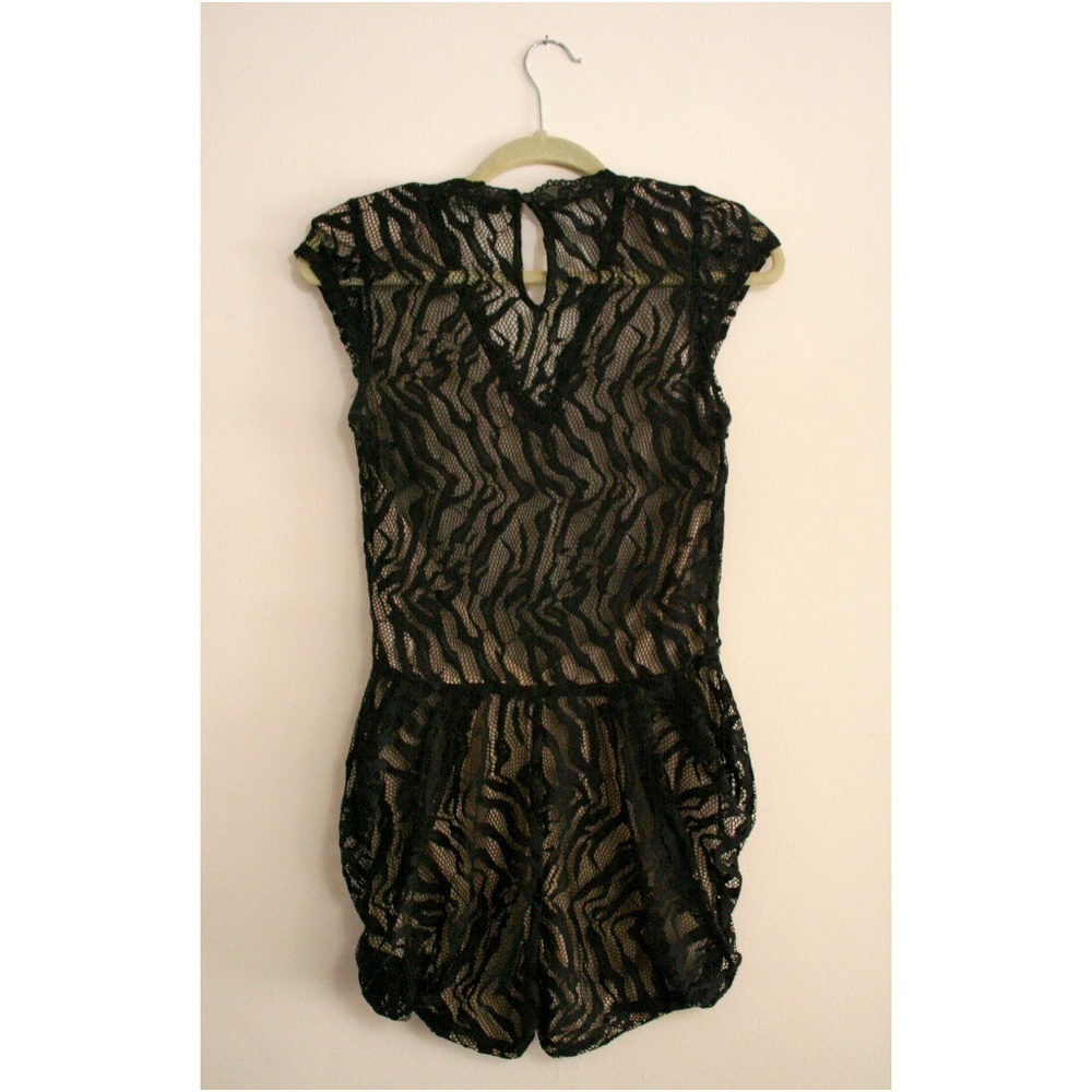 Lace romper - Picture 2 of 5